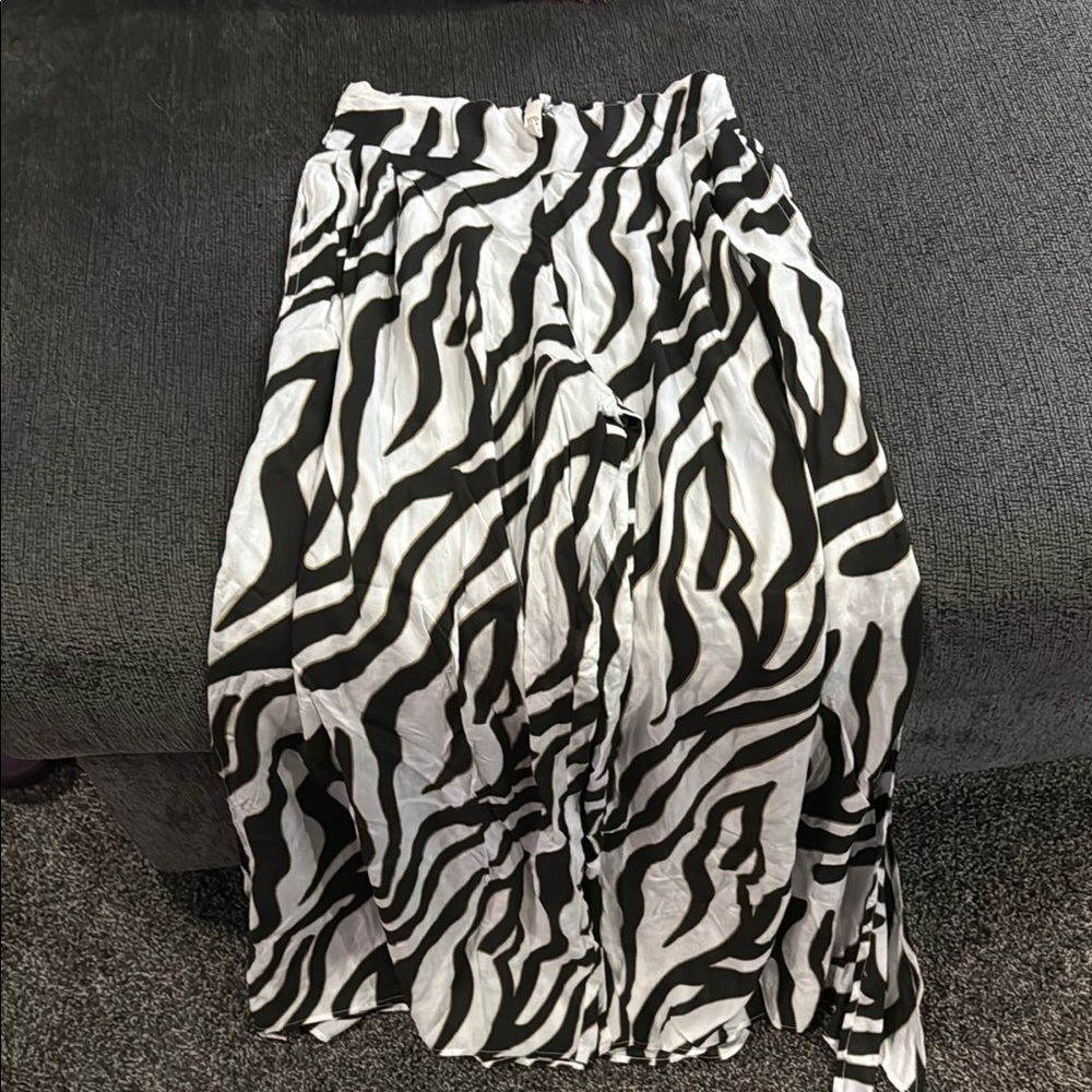 Elan Black and White Pleated Maxi Skirt for Night Out